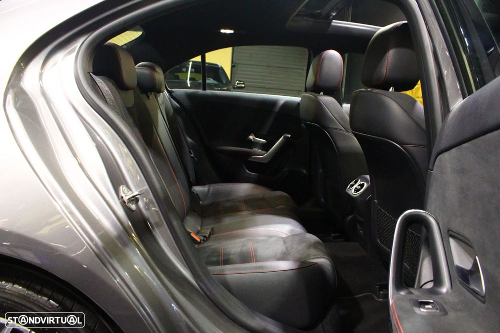 Mercedes-Benz A 250 Limousine e AMG Line - 19