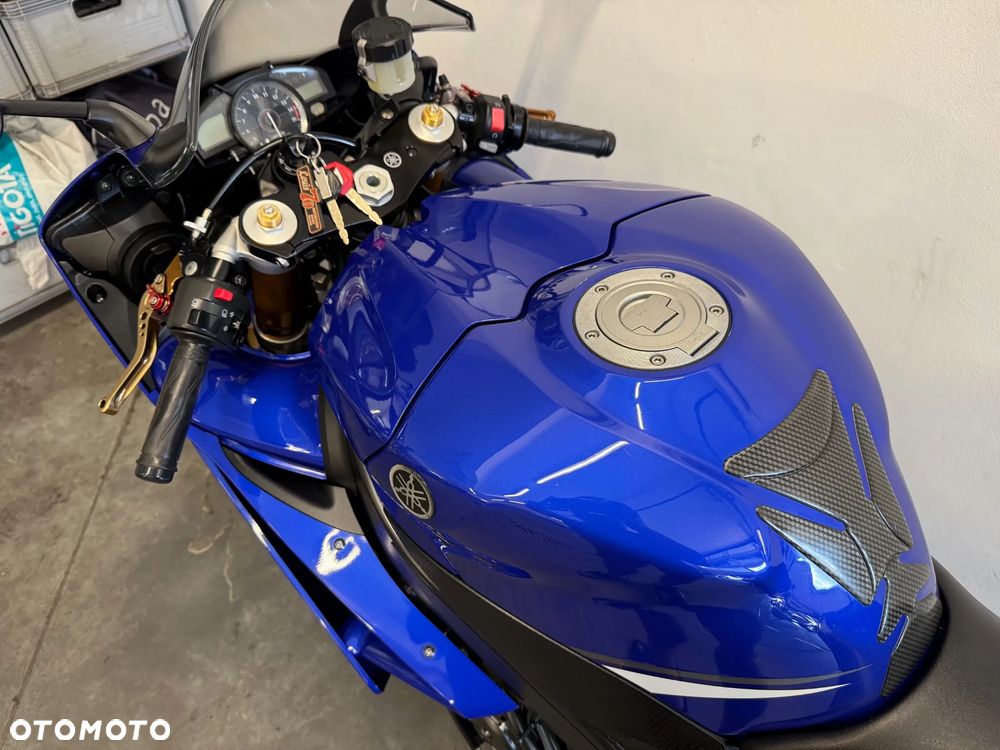 Yamaha R1 - 20