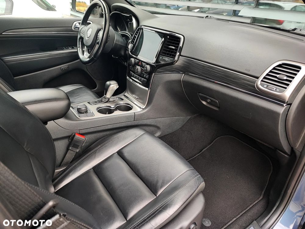 Jeep Grand Cherokee - 12