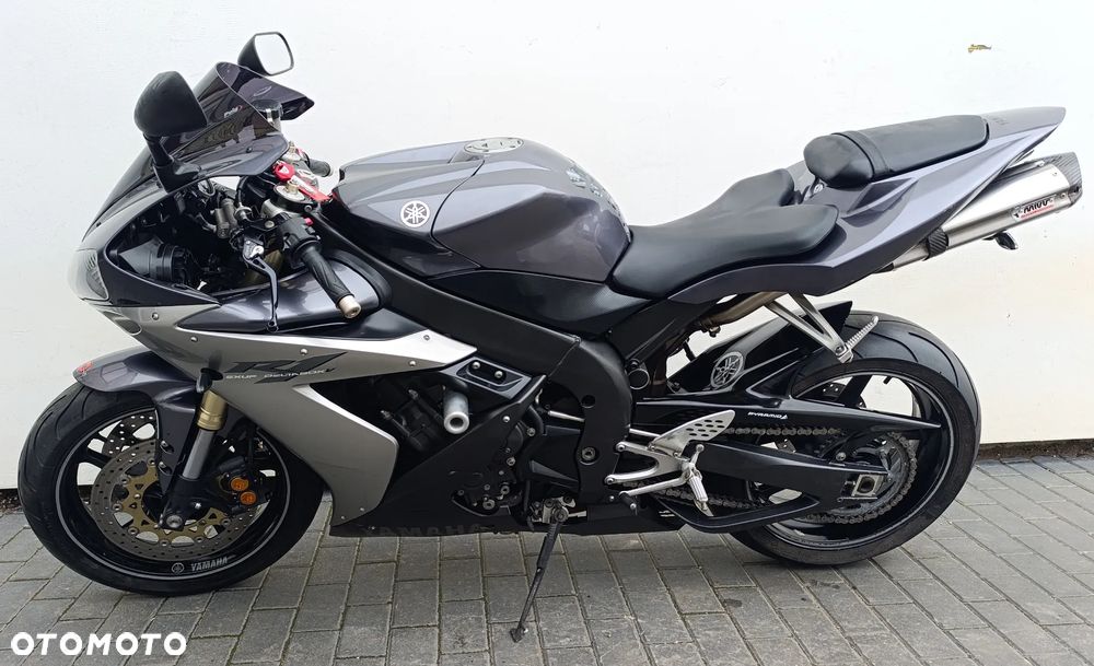 Yamaha R1 - 4