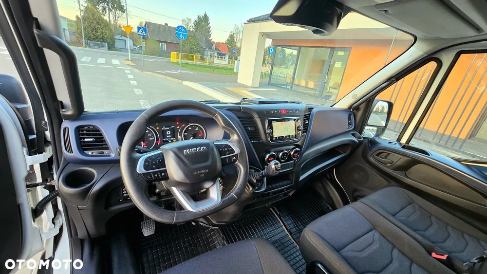 Iveco ❗️❗️DAILY 3.0 180KM MAXI 50C18 L4H3 JAK NOWY ❗️❗️NOWY MODEL / ZABUDOWA VIP 9 OSÓB HAUSER / 3500KG HAK / PIERWSZY WŁASCICIEL / BLASZAK / NAVI / KAMERA COFANIA / ZAWIESZENIE PNEUMATYCZNE AIR-PRO  / KLIMATYZACJA POSTOJOWA / SKRZYNIA MANUALNA / BLIŹNIAKI / TEMPOMAT / WERSJA WZMOCNIONA / FULL OPCJA / SERWIS ASO / SALON POLSKA / 35C15 50C15 35C18❗❗ JAK Z SALONU - NOWY -❗❗ - 37