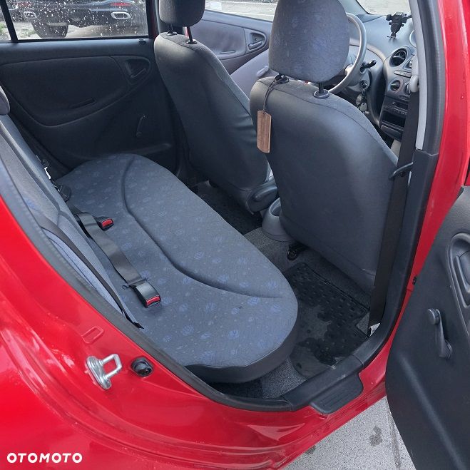 Toyota Yaris 1.0 Terra - 9