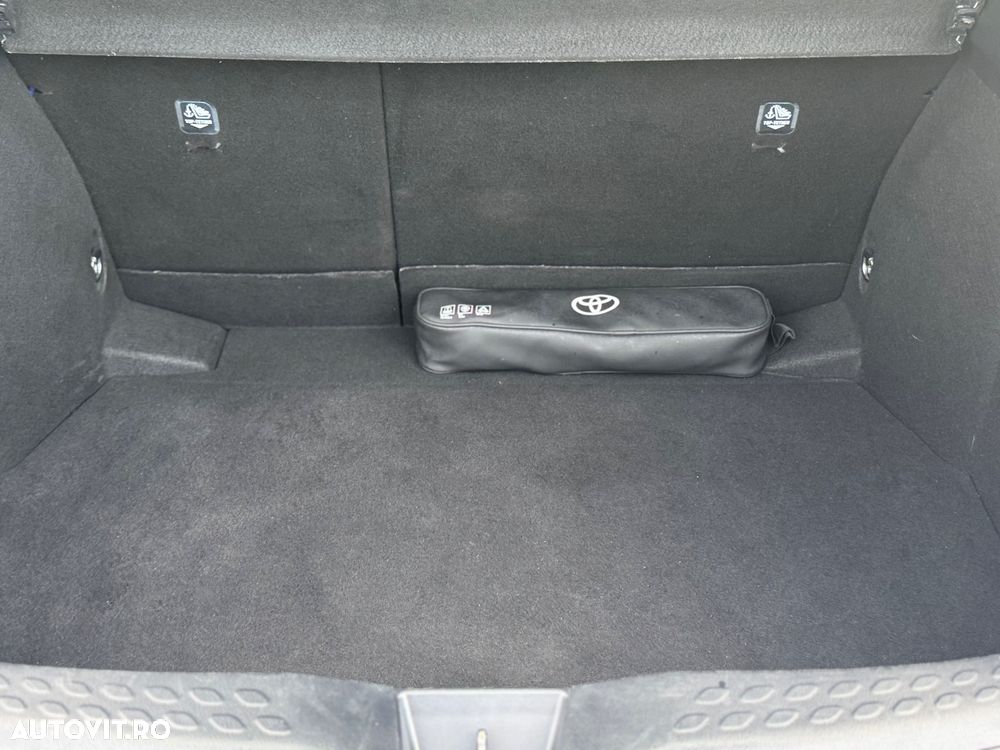 Toyota C-HR 1.8 HSD 4x2 CVT C-lassy LED - 13