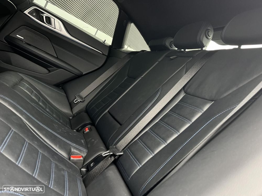 BMW i4 eDrive35 Desportiva M - 9