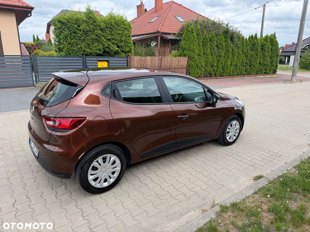 Renault Clio 1.2 16V 75 TomTom Edition - 16