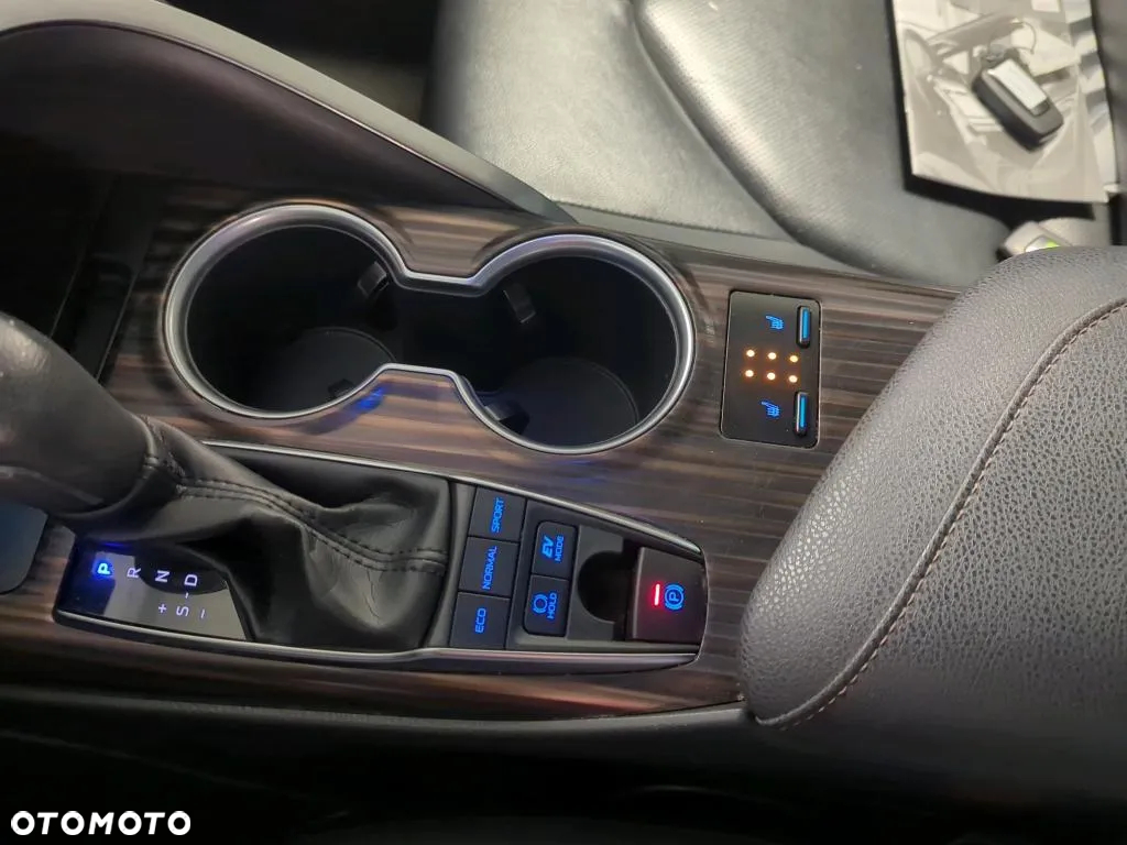 Toyota Camry 2.5 Hybrid Executive CVT - 6