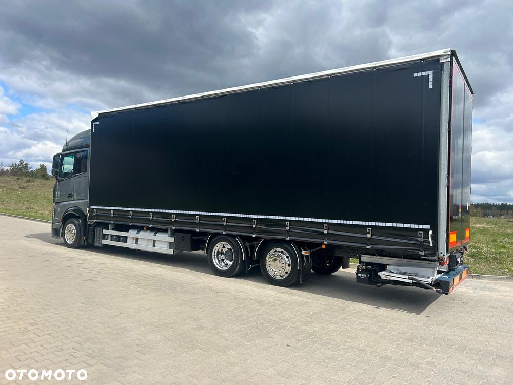 Mercedes-Benz Actros - 11