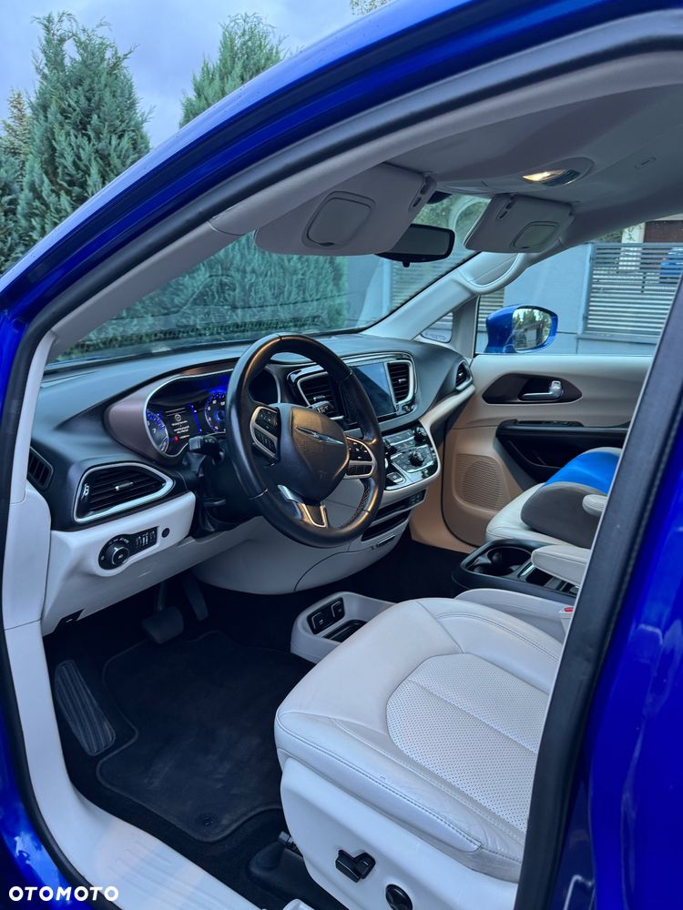 Chrysler Pacifica - 12