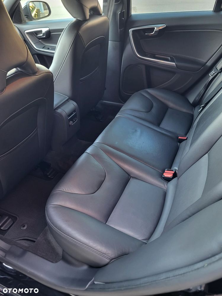 Volvo V60 D4 Momentum - 11