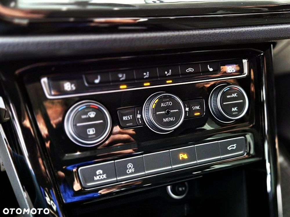 Volkswagen Touran - 16