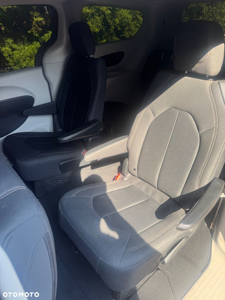 Chrysler Pacifica - 8