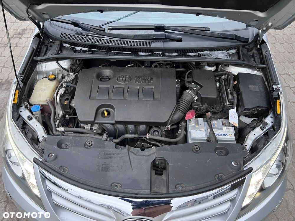 Toyota Avensis 1.8 Premium MS - 33