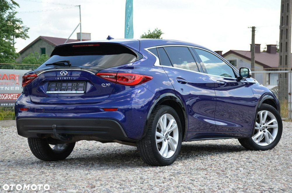 Infiniti Q30 - 3