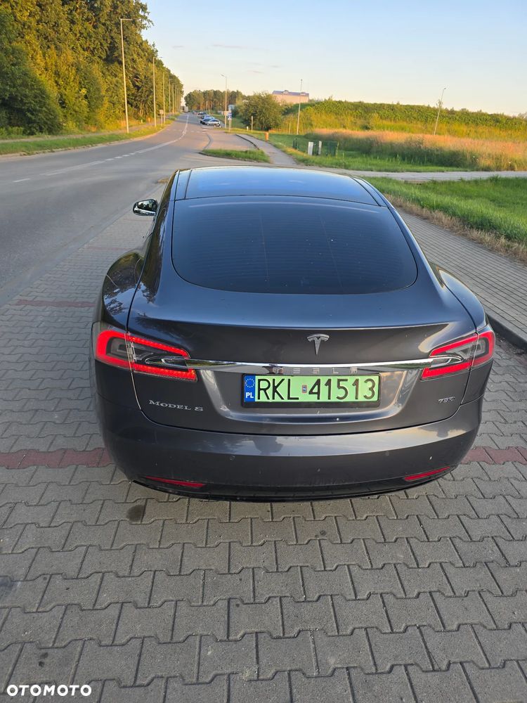 Tesla Model S - 5