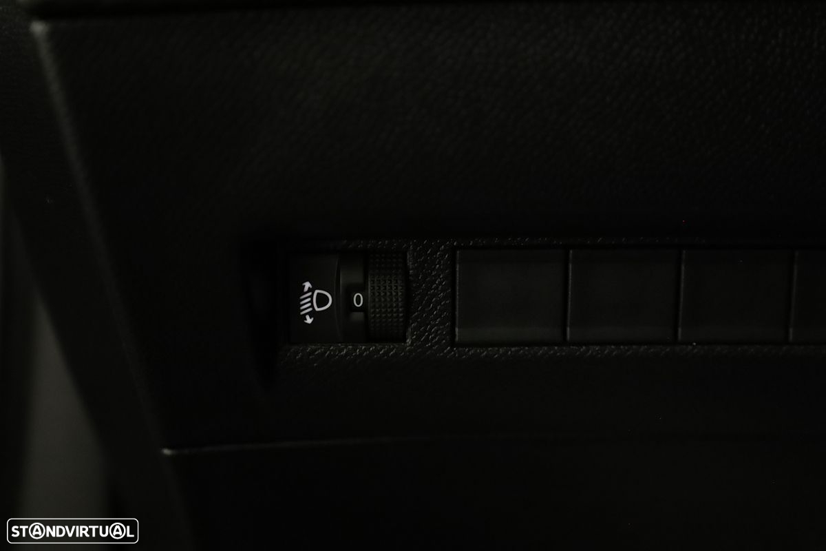 Peugeot 2008 1.2 PureTech Allure EAT8 - 22