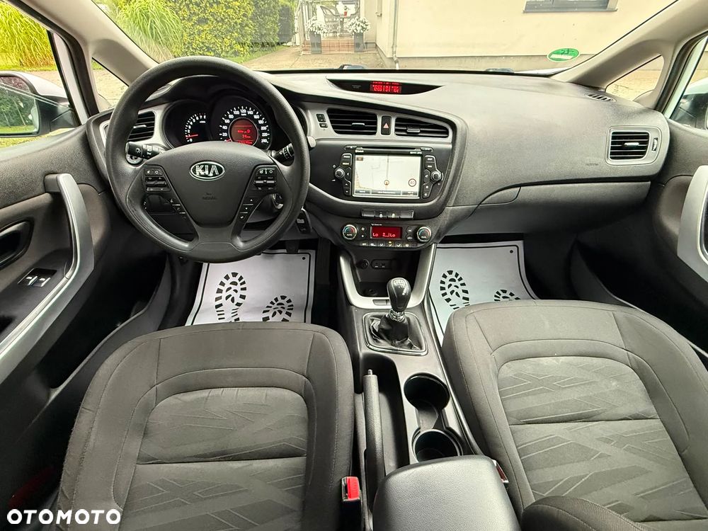 Kia Ceed - 10
