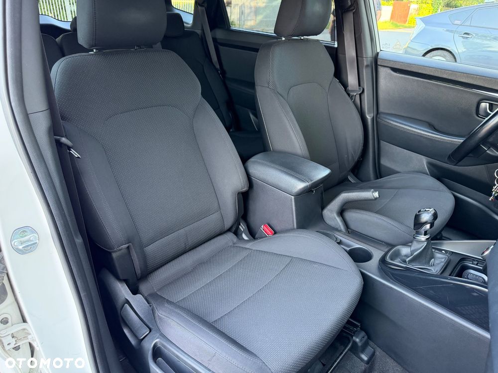 Kia Carens 1.6 GDI L - 17