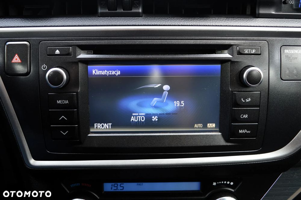 Toyota Auris 1.6 Premium Comfort - 22