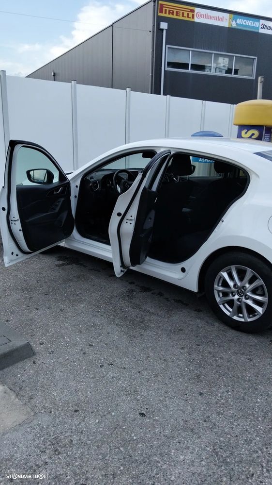 Mazda 3 Sedan - 10