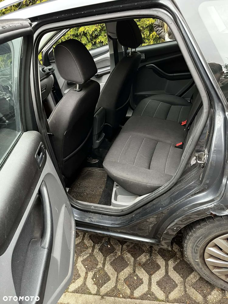 Ford Focus 1.8 FF Trend - 23