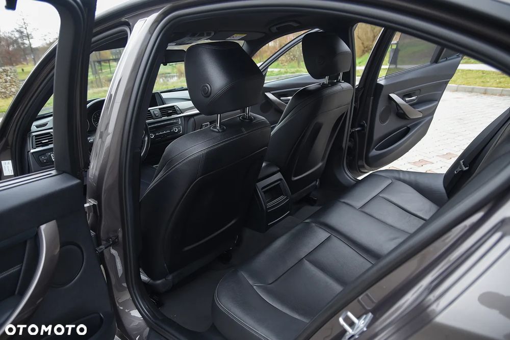 BMW Seria 3 316i Modern Line - 33