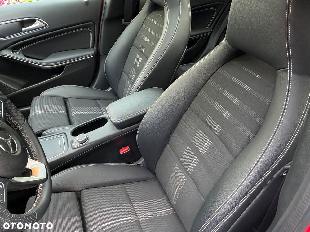 Mercedes-Benz GLA 200 7G-DCT Urban - 13