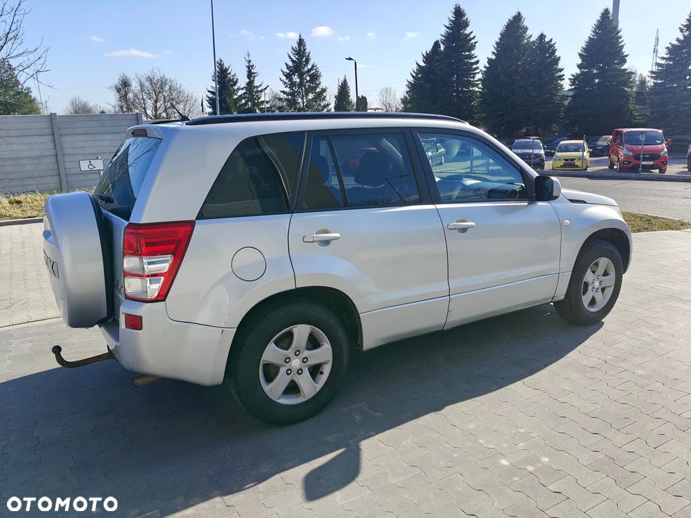 Suzuki Grand Vitara 2.0 De luxe - 8