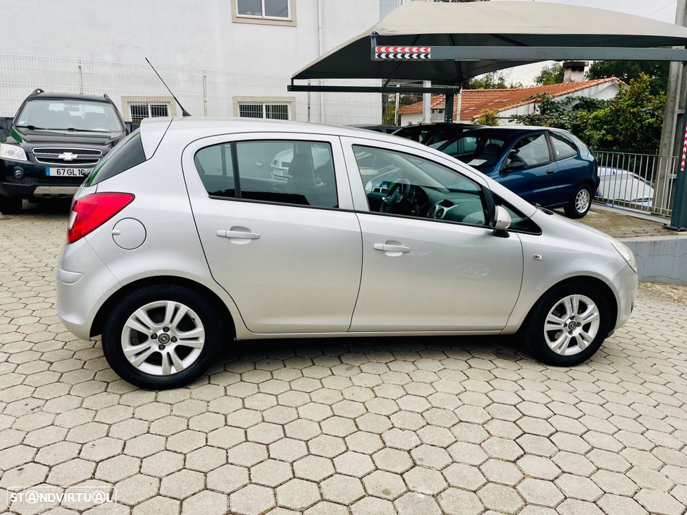 Opel Corsa 2010 photo 2