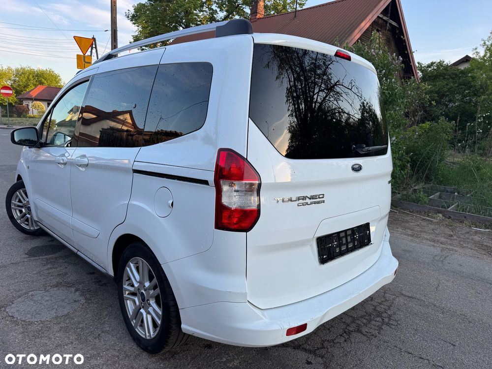 Ford Tourneo Courier 1.0 EcoBoost S&S Titanium - 10