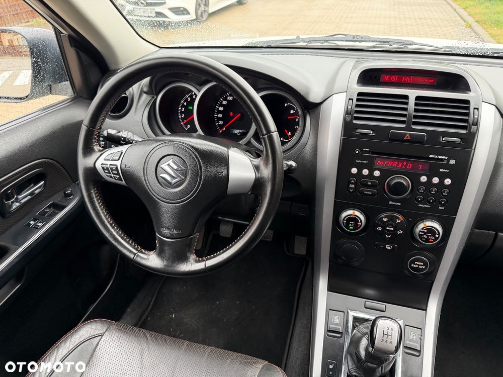 Suzuki Grand Vitara 1.6 Black&White - 29