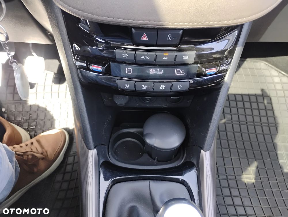Peugeot 2008 e-HDi FAP 115 STOP & START Allure - 16