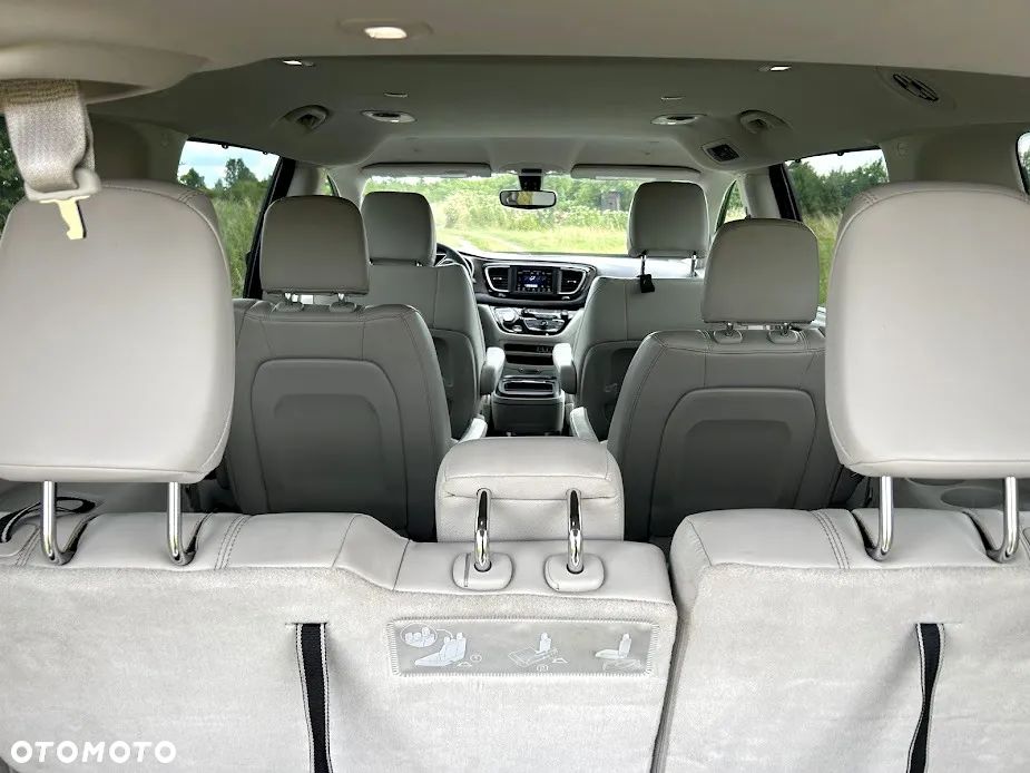 Chrysler Pacifica - 5