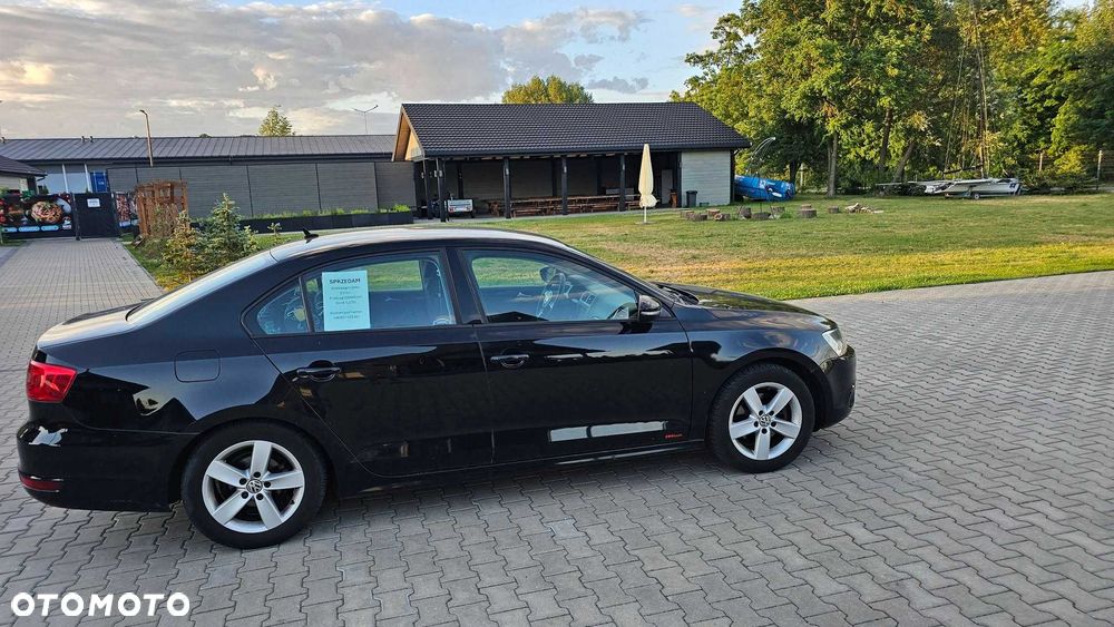 Volkswagen Jetta - 4