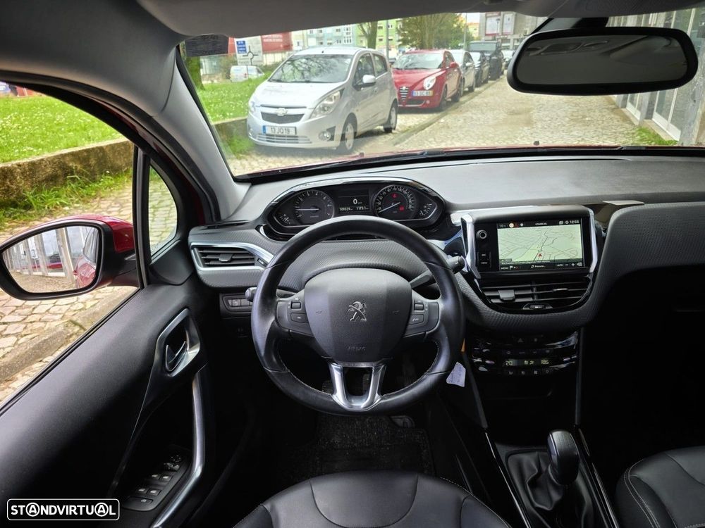 Peugeot 2008 1.2 PureTech Allure - 6