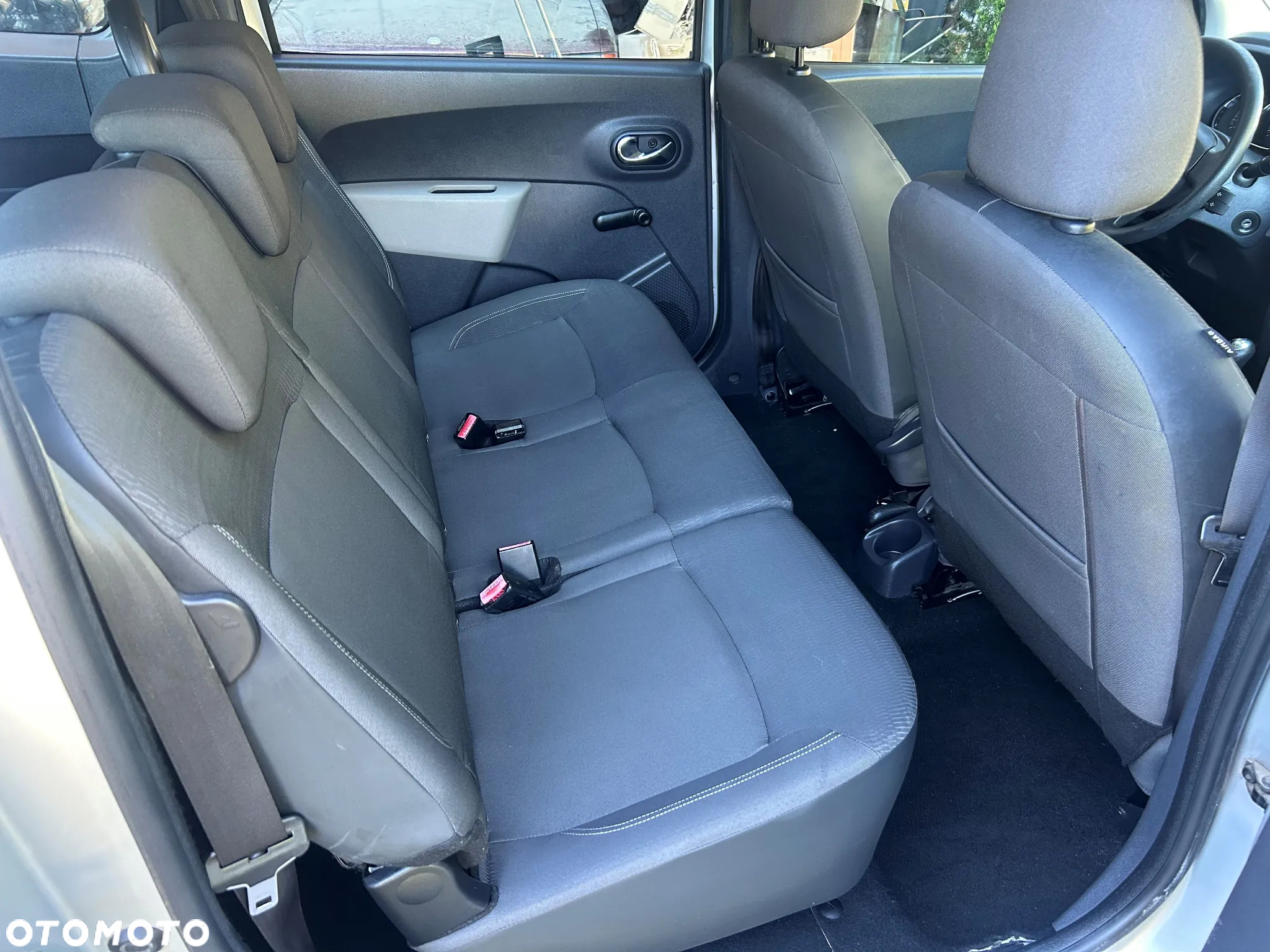 Dacia Lodgy dCi 90 Essential - 8