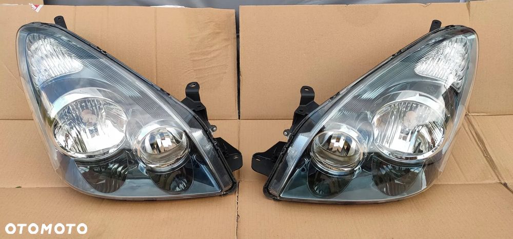 Reflektor Lewy prawy Lampa Lewa prawa Toyota Corolla Verso 2007- LIFT Ciemna