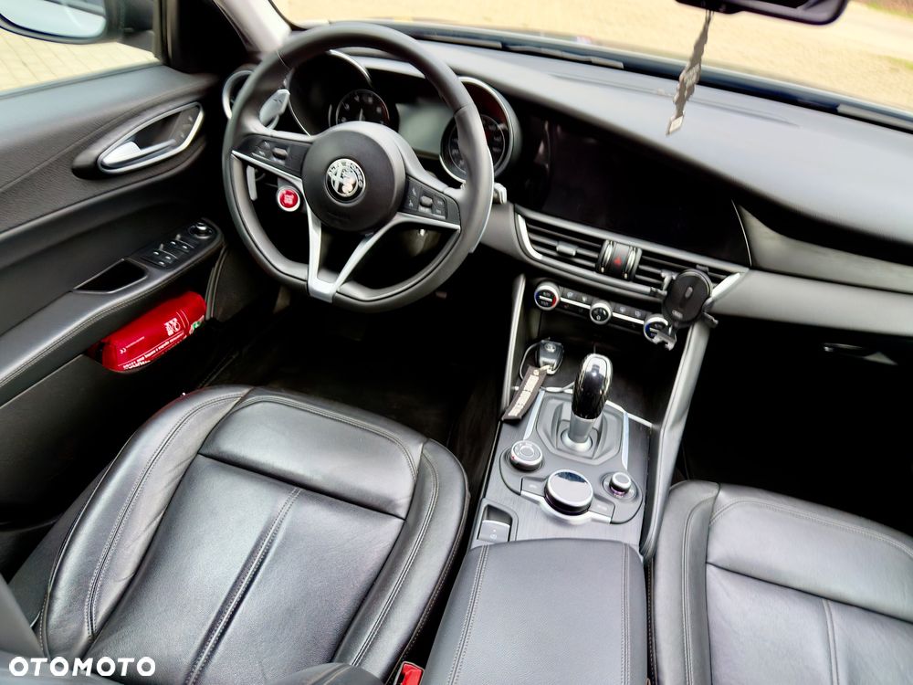 Alfa Romeo Giulia 2.0 Turbo 16V AT8-Q4 Ti - 17