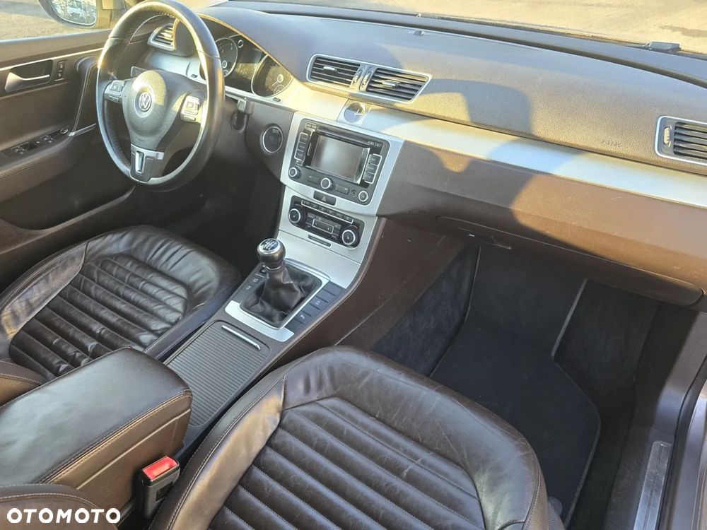 Volkswagen Passat 1.6 TDI BlueMotion Technology Highline - 11