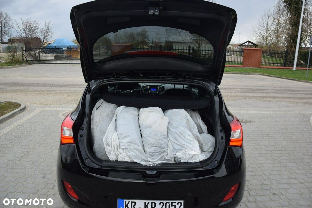 Hyundai i30 blue 1.4 Style - 15