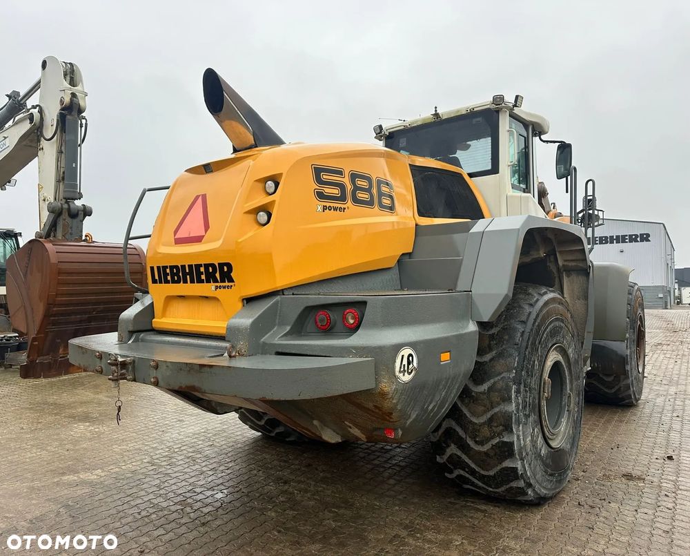 Liebherr L586 XPOWER