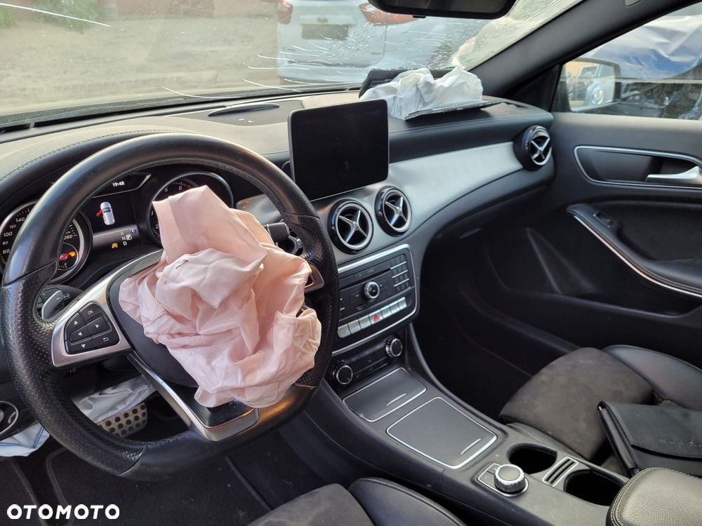 Mercedes-Benz Klasa A 180 (BlueEFFICIENCY) 7G-DCT AMG Sport - 9