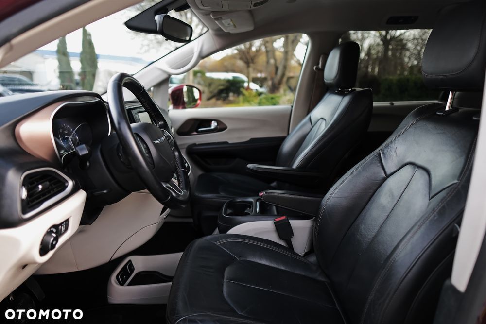 Chrysler Pacifica - 17