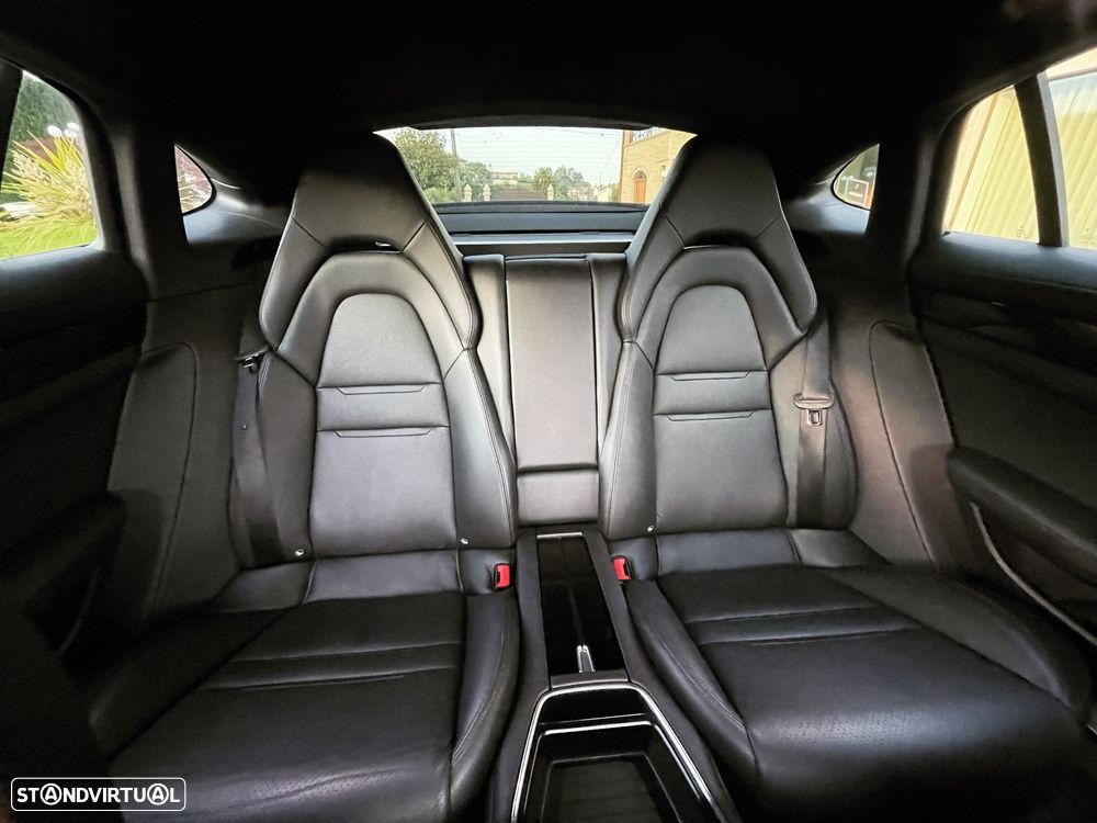 Porsche Panamera 4 E-Hybrid Edition 10 Anos - 12