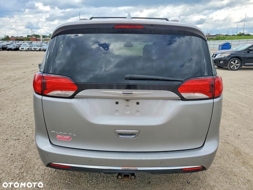 Chrysler Pacifica - 6
