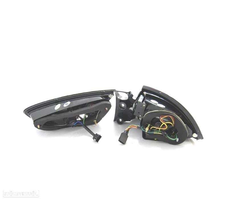 PILOTOS SEAT LEON 09-12 LED TIPO CELIS FUNDO NEGRO - 2