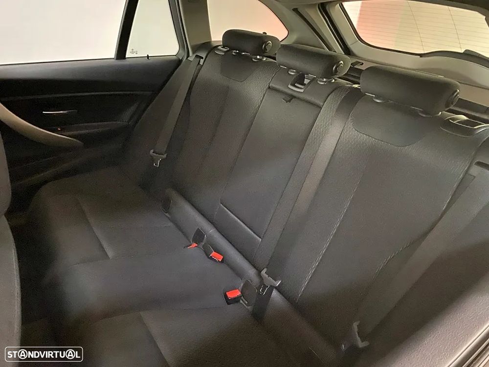 BMW 318 d Auto Exclusive - 29
