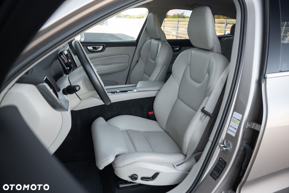 Volvo XC 60 B4 D AWD Geartronic Inscription - 25