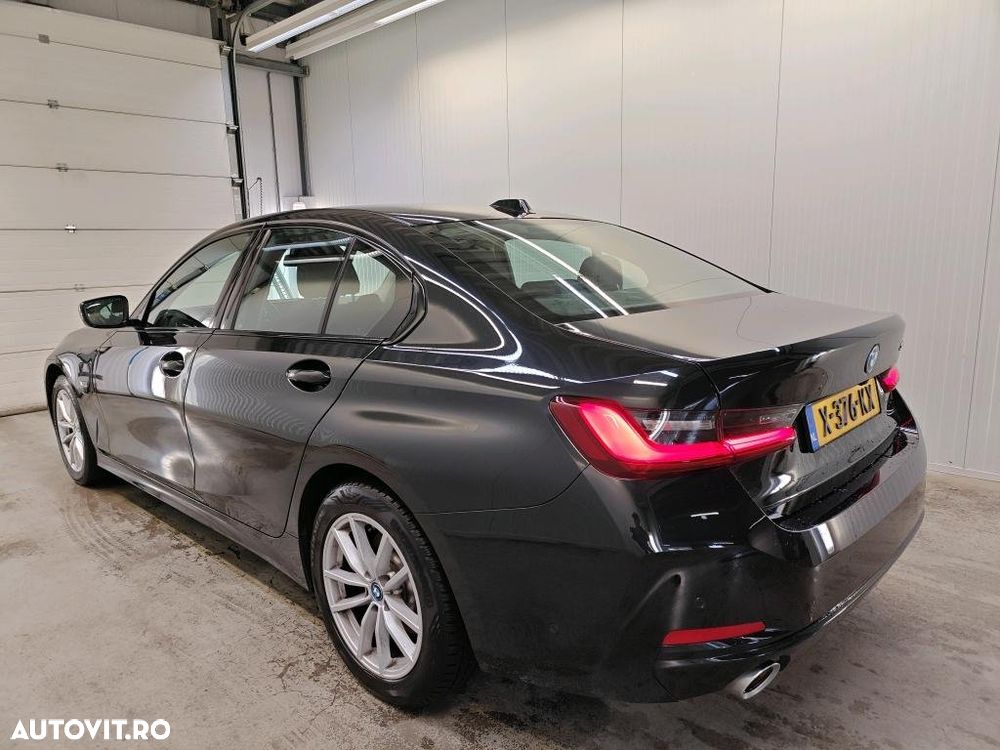 BMW Seria 3 320e Aut. Sport Line - 2