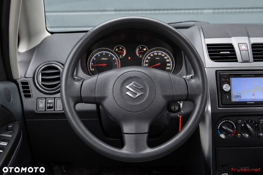 Suzuki SX4 - 30