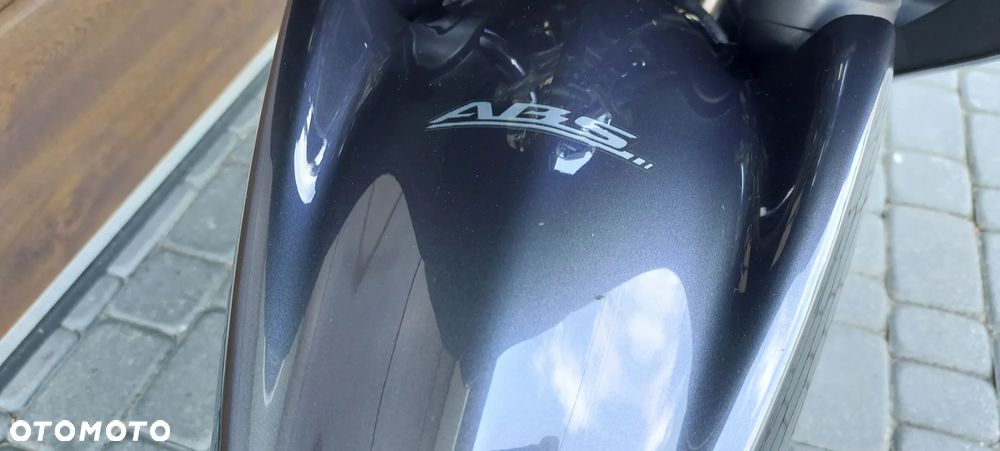 Suzuki GSX - 16